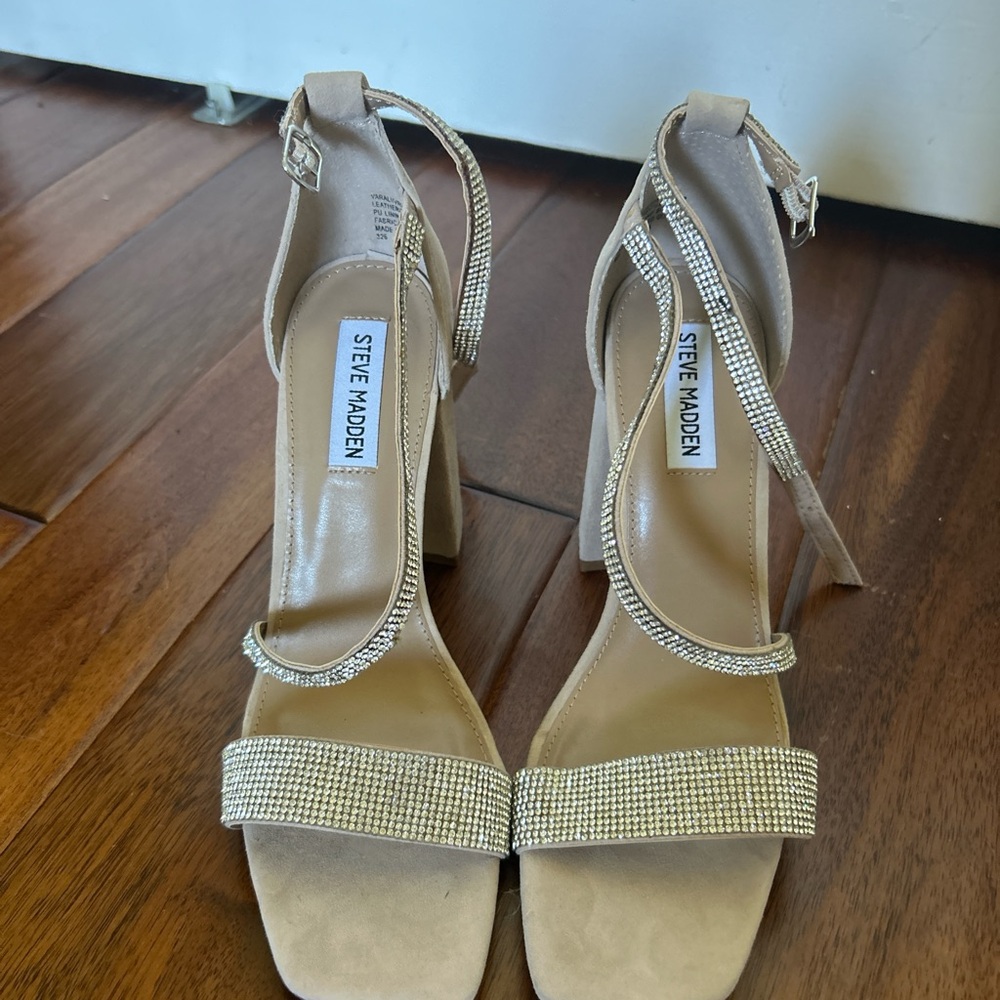 Steve Madden tan sparkly Heels with Sleek Design